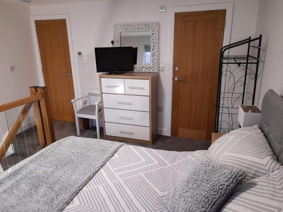 Outstanding Modern 1-Bed House In Chippenham Chippenham (Wiltshire) Exteriér fotografie