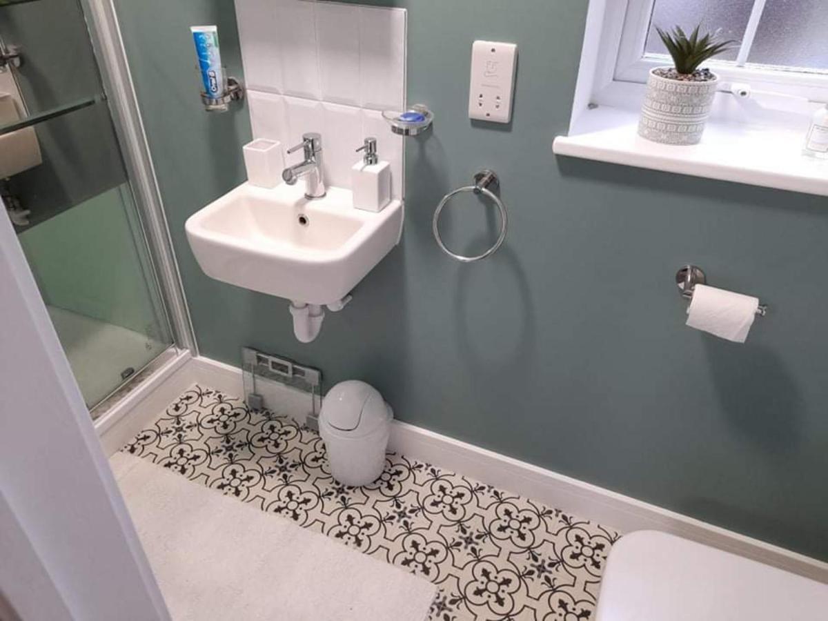 Outstanding Modern 1-Bed House In Chippenham Chippenham (Wiltshire) Exteriér fotografie