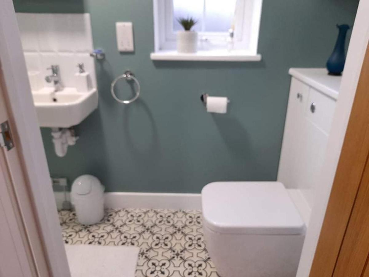 Outstanding Modern 1-Bed House In Chippenham Chippenham (Wiltshire) Exteriér fotografie